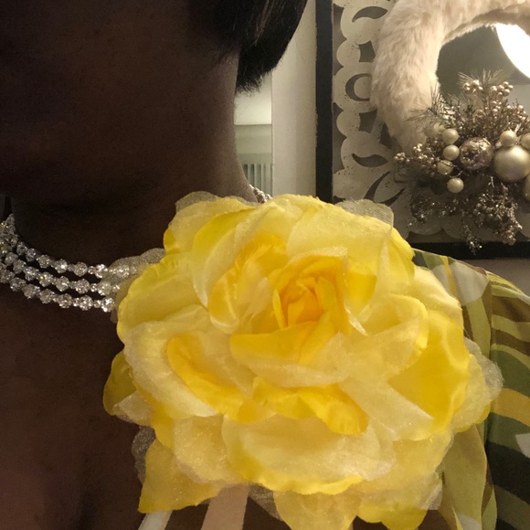 Yellow flower headband and flower pin set. main image 7